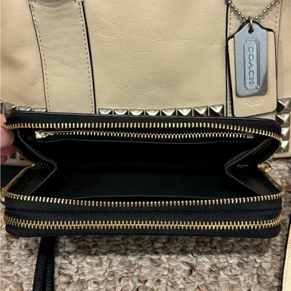 Coach bundle!!! Coach crossbody purse and Coach wallet! - Picture 11 of 11